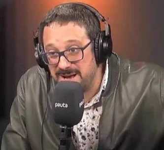 Entre libros y fútbol: una conversación con el periodista chileno Patricio Hidalgo